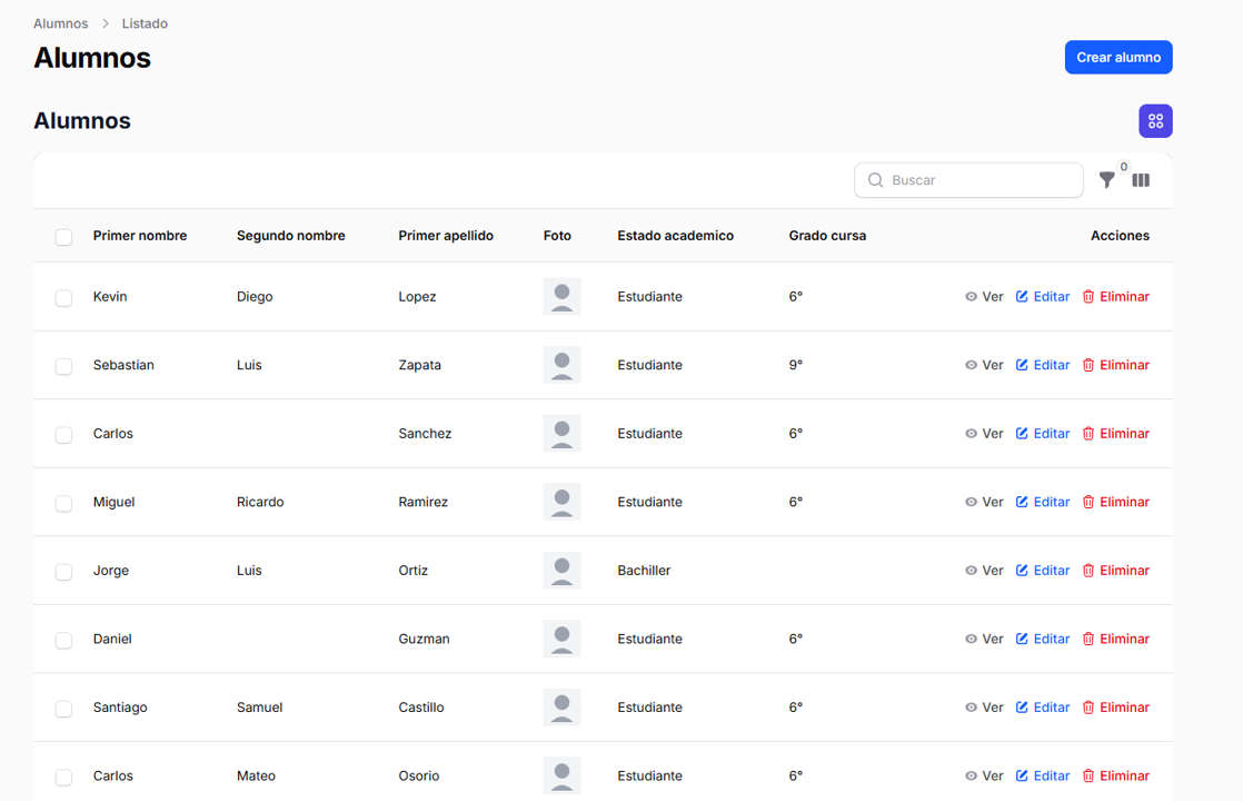 Módulo de Alumnos — listado con nombre, estado académico, grado y acciones CRUD